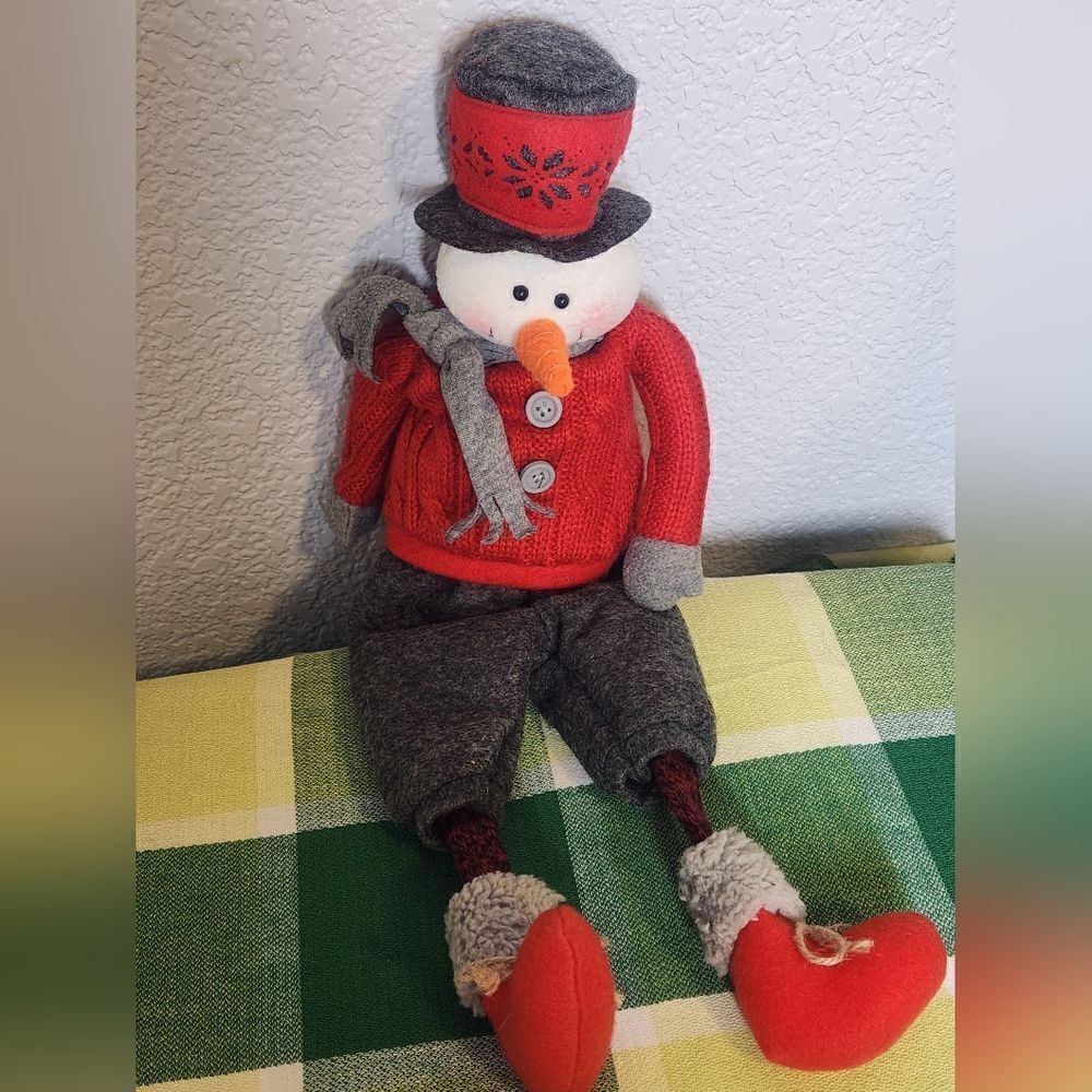 Unbranded Snowman Gentleman with Hat Sitting 18" Stuffed Knitted Clothing